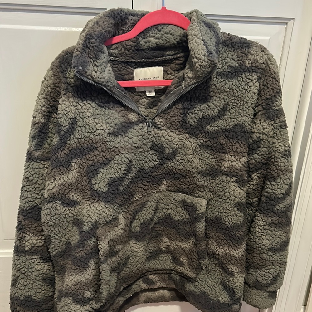 American eagle camo sherpa quarter zip size small